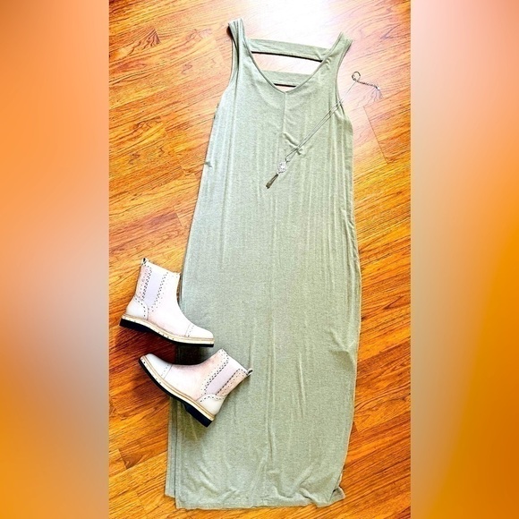 Beacon Dresses & Skirts - Beacon Cove Maxi Dress Size L